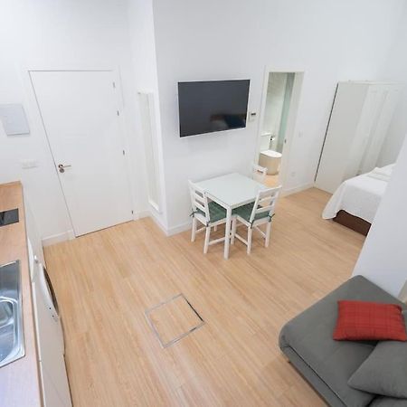 Estudio A Estrenar En San Bernardo Sevilla Exteriör bild