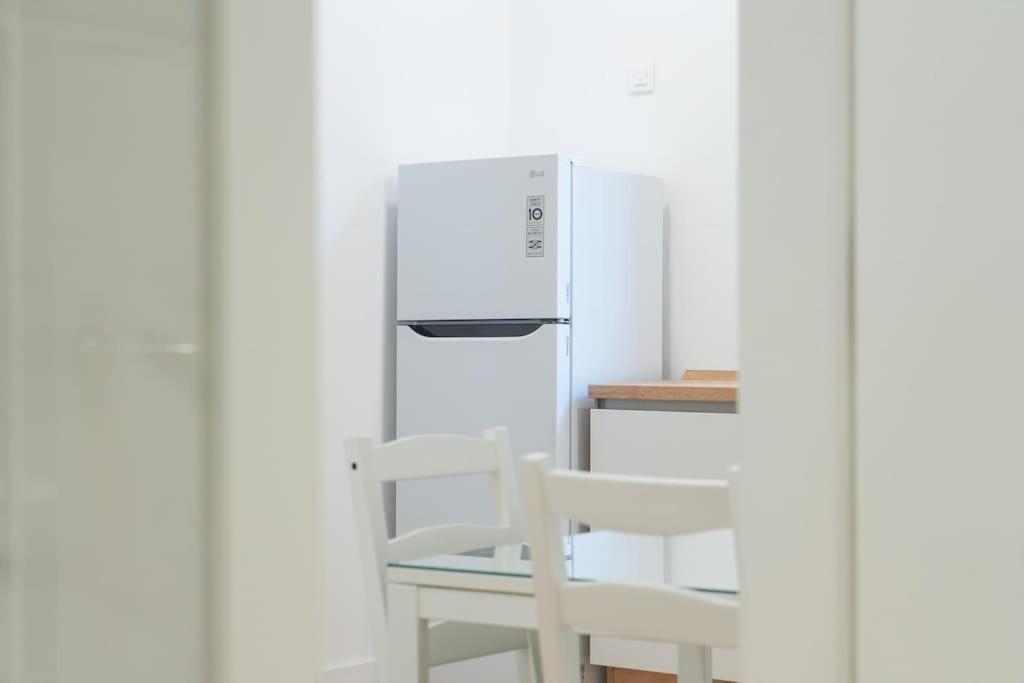 Estudio A Estrenar En San Bernardo Sevilla Exteriör bild