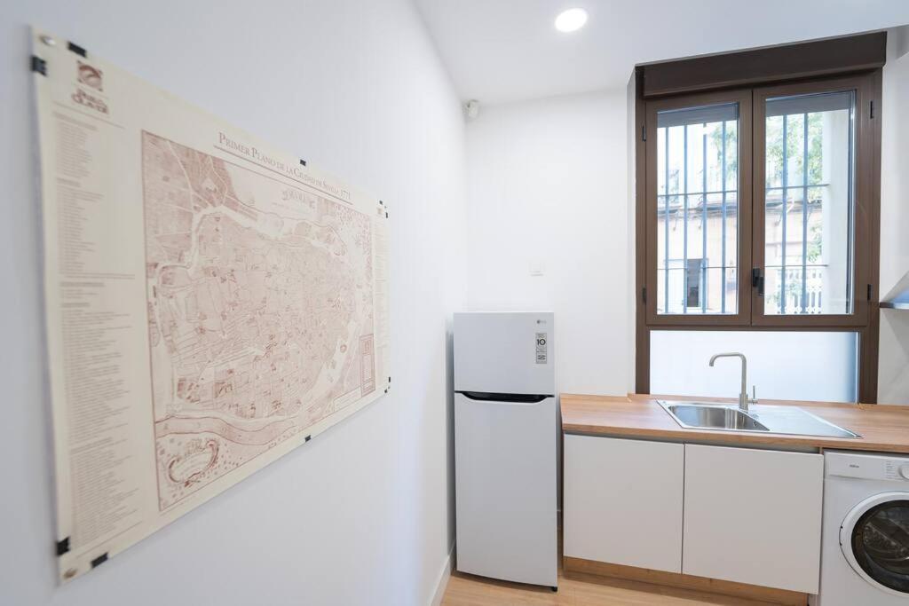Estudio A Estrenar En San Bernardo Sevilla Exteriör bild